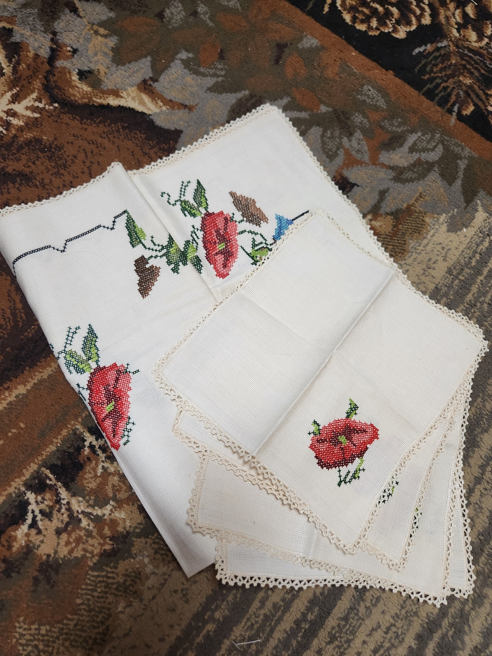 Table Runner Matchin Napkin Set - Picture 10 of 11